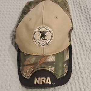 𝅺NRA Camo and tan hat